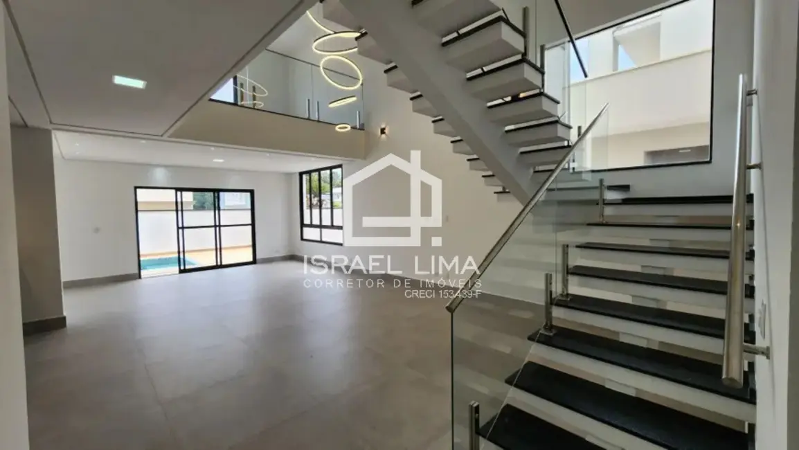 Sobrado com 4 quartos à venda, 256m2 em Centro, Peruibe - SP - imagem 2 Foto 2 de Sobrado com 4 quartos à venda, 256m2 em Centro, Peruibe - SP