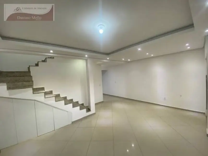Sobrado com 3 quartos à venda, 140m2 em Residencial Quinta dos Vinhedos, Braganca Paulista - SP - imagem 4 Foto 4 de Sobrado com 3 quartos à venda, 140m2 em Residencial Quinta dos Vinhedos, Braganca Paulista - SP