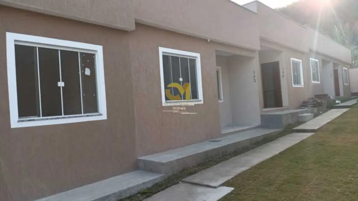Foto 1 de Casa de Condomínio com 2 quartos à venda, 57m2 em Marica - RJ