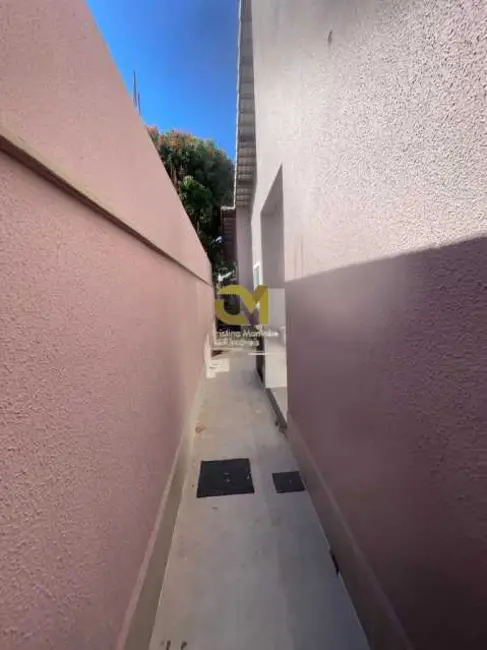 Foto 3 de Casa com 3 quartos à venda em Marica - RJ