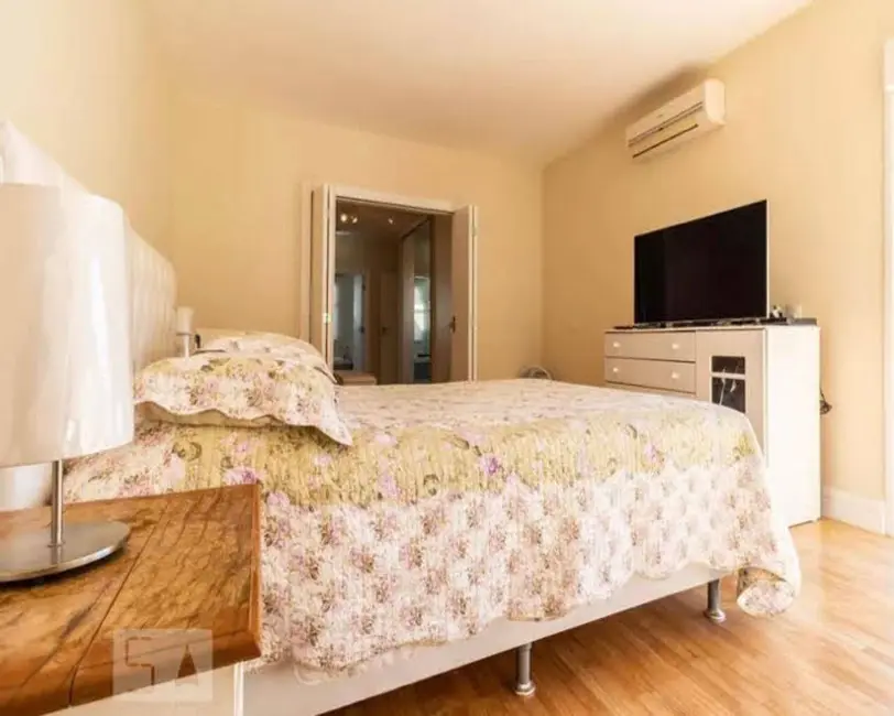 Casa com 4 quartos à venda e para alugar, 560m2 em Alphaville, Santana De Parnaiba - SP - imagem 4 Foto 4 de Casa com 4 quartos à venda e para alugar, 560m2 em Alphaville, Santana De Parnaiba - SP