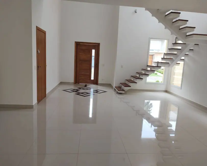 Casa com 4 quartos à venda e para alugar, 420m2 em Tamboré, Santana De Parnaiba - SP - imagem 3 Foto 3 de Casa com 4 quartos à venda e para alugar, 420m2 em Tamboré, Santana De Parnaiba - SP