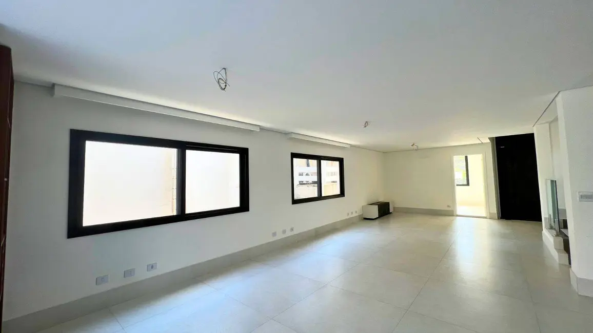 Casa com 4 quartos à venda, 323m2 em Alphaville, Santana De Parnaiba - SP - imagem 4 Foto 4 de Casa com 4 quartos à venda, 323m2 em Alphaville, Santana De Parnaiba - SP