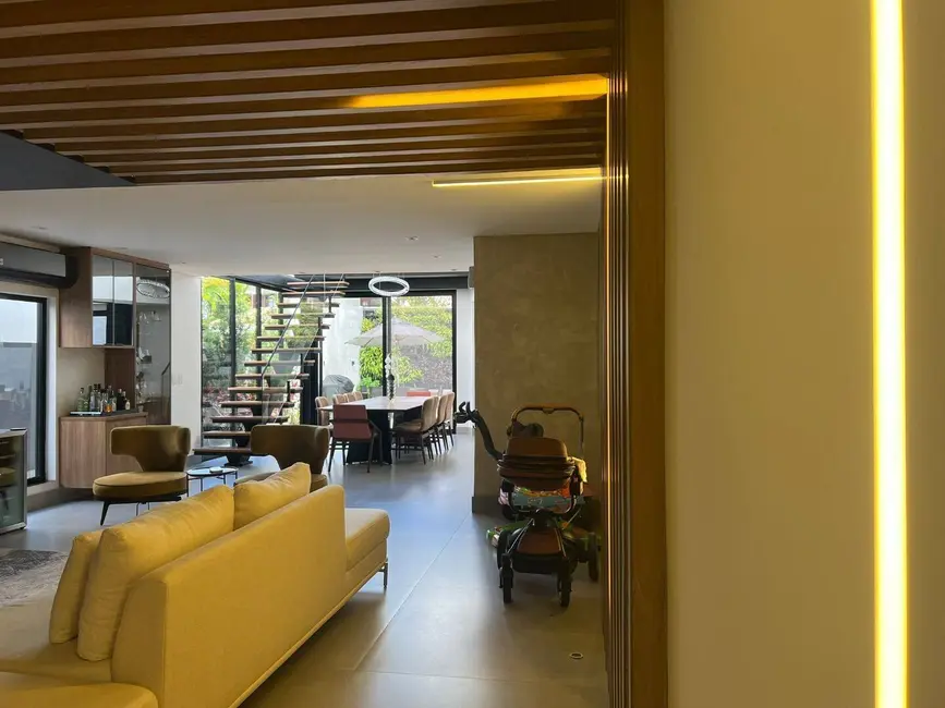 Casa com 4 quartos à venda, 360m2 em Alphaville, Santana De Parnaiba - SP - imagem 9 Foto 9 de Casa com 4 quartos à venda, 360m2 em Alphaville, Santana De Parnaiba - SP