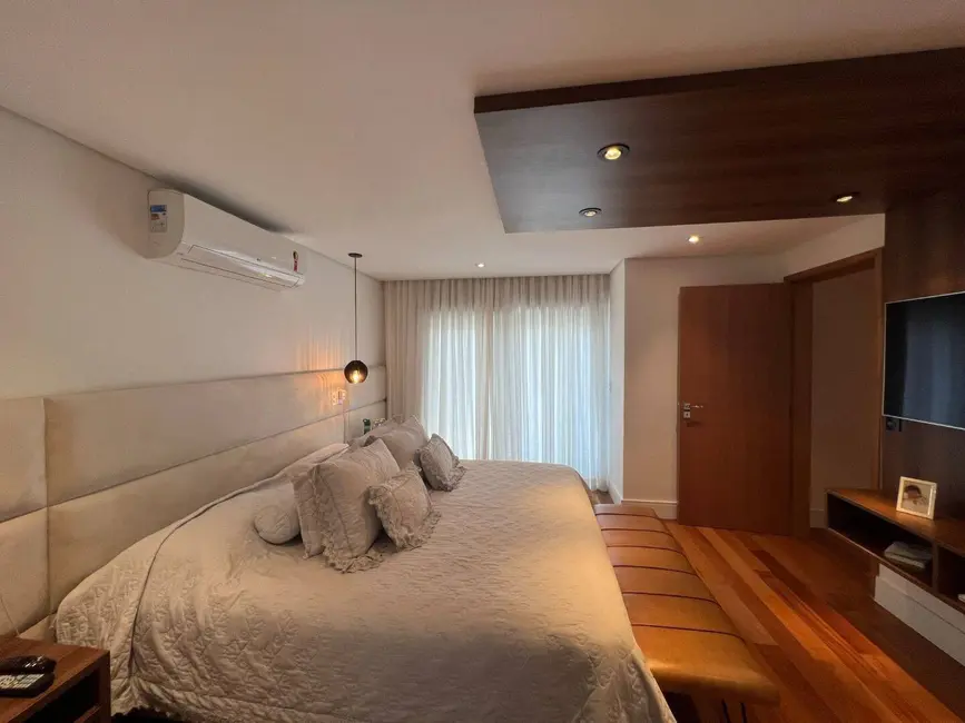 Casa com 4 quartos à venda, 360m2 em Alphaville, Santana De Parnaiba - SP - imagem 4 Foto 4 de Casa com 4 quartos à venda, 360m2 em Alphaville, Santana De Parnaiba - SP