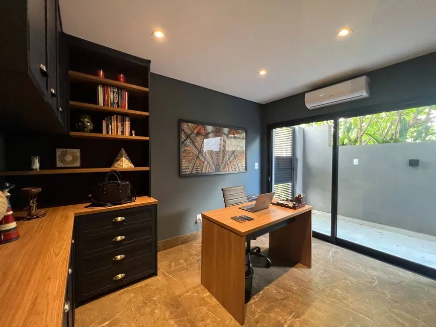 Casa com 4 quartos à venda, 360m2 em Alphaville, Santana De Parnaiba - SP - imagem 3 Foto 3 de Casa com 4 quartos à venda, 360m2 em Alphaville, Santana De Parnaiba - SP