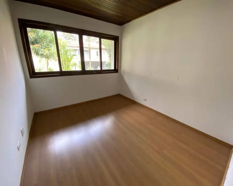 Casa à venda, 324m2 em Alphaville, Santana De Parnaiba - SP - imagem 5 Foto 5 de Casa à venda, 324m2 em Alphaville, Santana De Parnaiba - SP