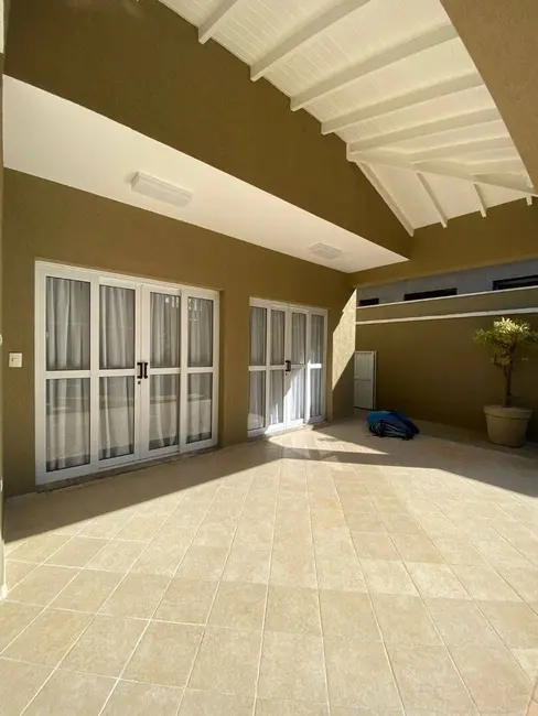 Foto 3 de Casa com 4 quartos para alugar, 400m2 em Alphaville, Santana De Parnaiba - SP