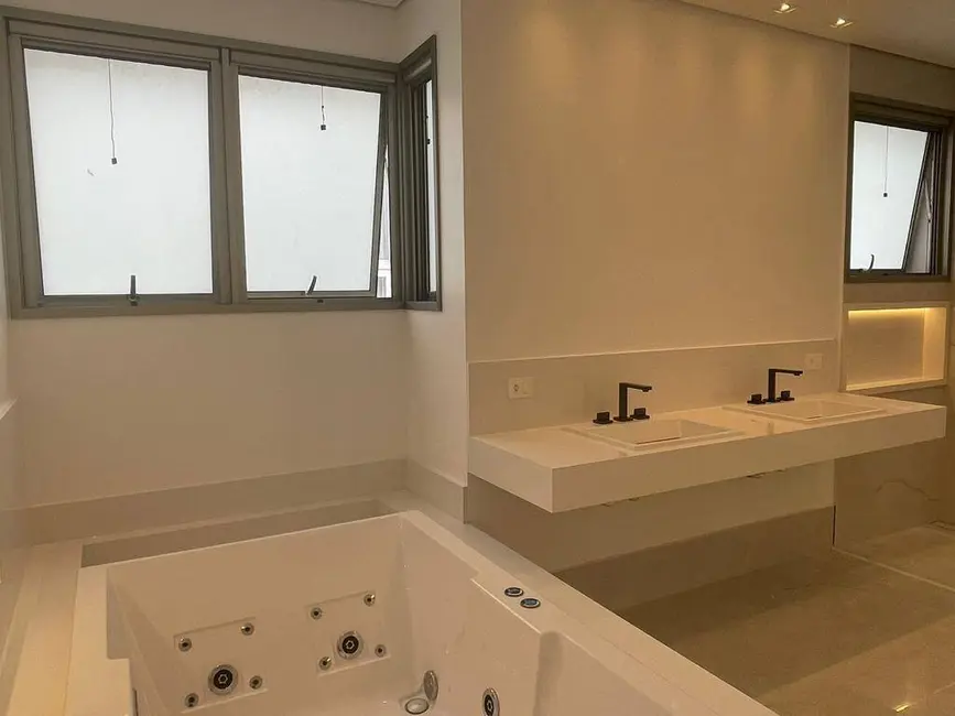 Casa com 5 quartos à venda, 610m2 em Tamboré, Santana De Parnaiba - SP - imagem 5 Foto 5 de Casa com 5 quartos à venda, 610m2 em Tamboré, Santana De Parnaiba - SP