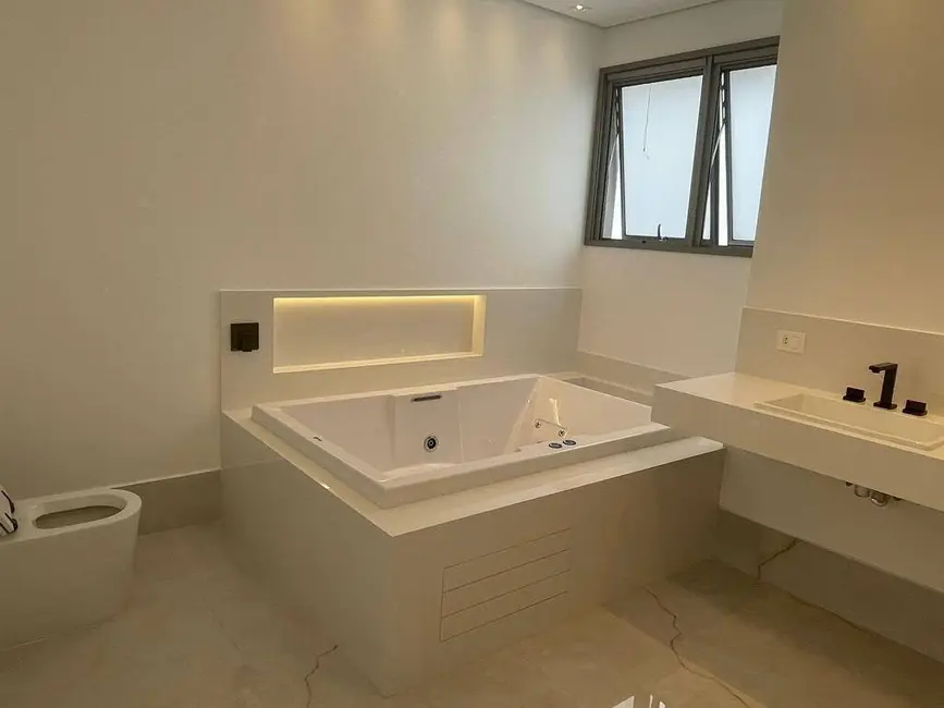 Casa com 5 quartos à venda, 610m2 em Tamboré, Santana De Parnaiba - SP - imagem 6 Foto 6 de Casa com 5 quartos à venda, 610m2 em Tamboré, Santana De Parnaiba - SP