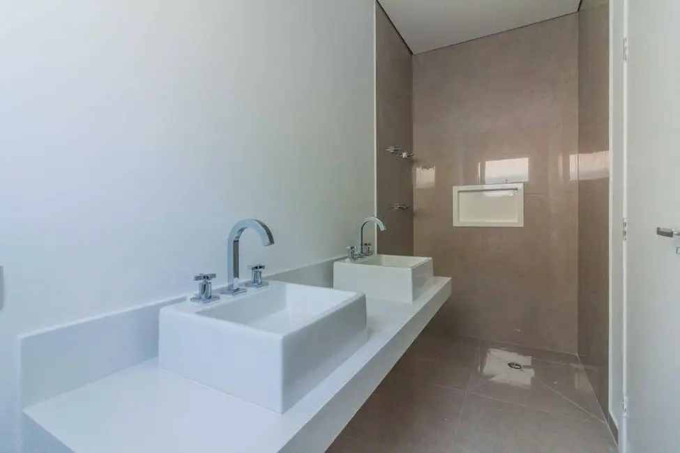 Casa com 3 quartos à venda em Alphaville, Santana De Parnaiba - SP - imagem 8 Foto 8 de Casa com 3 quartos à venda em Alphaville, Santana De Parnaiba - SP