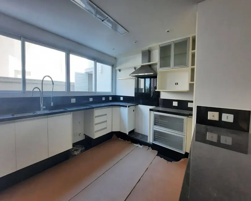 Casa com 4 quartos para alugar, 720m2 em Tamboré, Santana De Parnaiba - SP - imagem 8 Foto 8 de Casa com 4 quartos para alugar, 720m2 em Tamboré, Santana De Parnaiba - SP