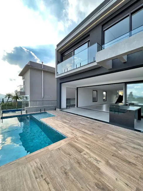 Casa com 4 quartos à venda, 360m2 em Alphaville, Santana De Parnaiba - SP - imagem 3 Foto 3 de Casa com 4 quartos à venda, 360m2 em Alphaville, Santana De Parnaiba - SP
