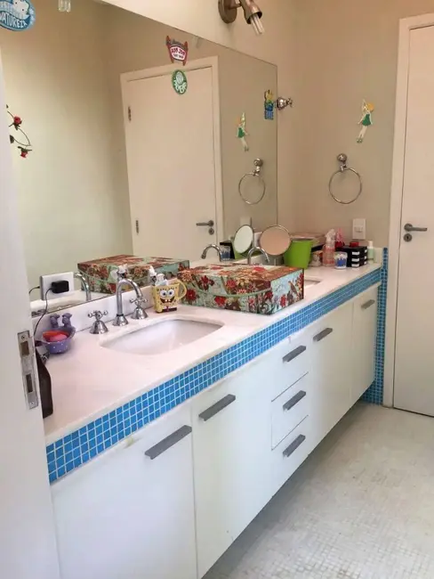 Casa com 4 quartos à venda, 300m2 em Alphaville, Santana De Parnaiba - SP - imagem 3 Foto 3 de Casa com 4 quartos à venda, 300m2 em Alphaville, Santana De Parnaiba - SP