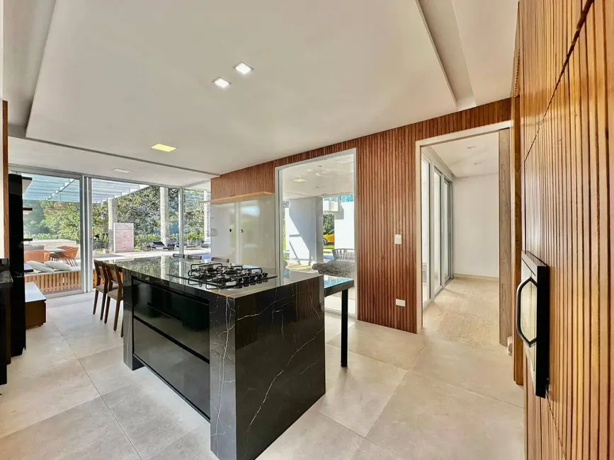 Casa com 5 quartos à venda e para alugar, 1959m2 em Residencial Tamboré, Barueri - SP - imagem 5 Foto 5 de Casa com 5 quartos à venda e para alugar, 1959m2 em Residencial Tamboré, Barueri - SP