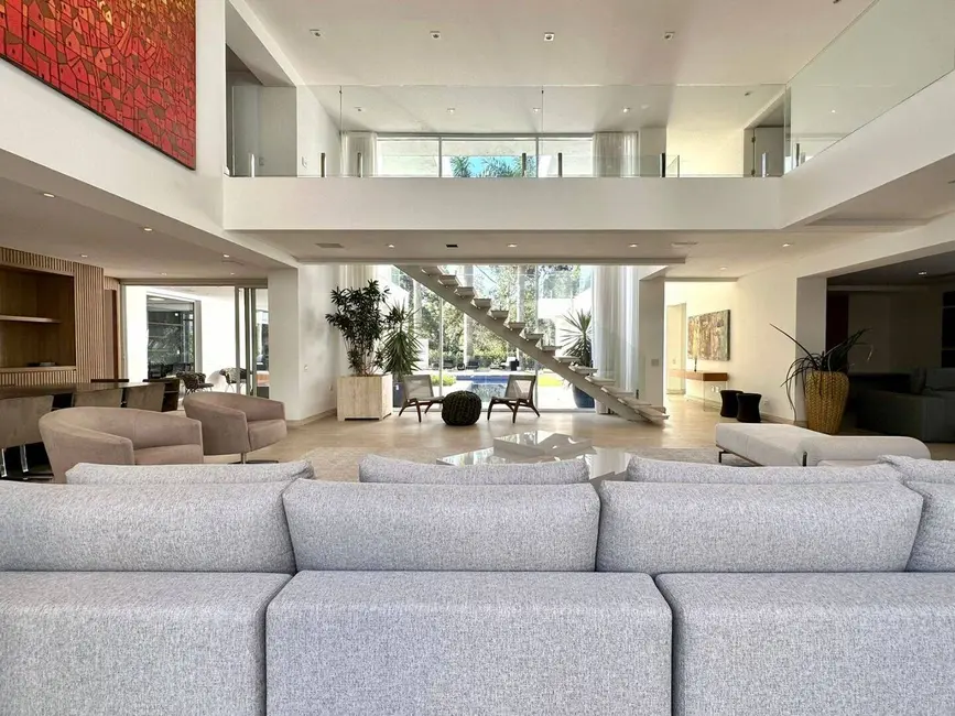 Casa com 5 quartos à venda e para alugar, 1959m2 em Residencial Tamboré, Barueri - SP - imagem 3 Foto 3 de Casa com 5 quartos à venda e para alugar, 1959m2 em Residencial Tamboré, Barueri - SP