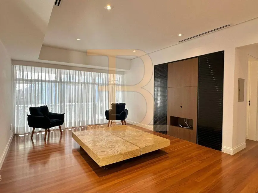 Casa com 5 quartos à venda e para alugar, 1959m2 em Residencial Tamboré, Barueri - SP - imagem 9 Foto 9 de Casa com 5 quartos à venda e para alugar, 1959m2 em Residencial Tamboré, Barueri - SP