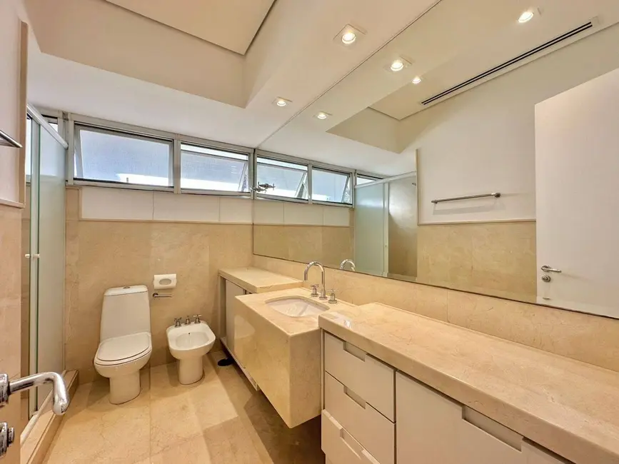 Casa com 5 quartos à venda e para alugar, 1959m2 em Residencial Tamboré, Barueri - SP - imagem 6 Foto 6 de Casa com 5 quartos à venda e para alugar, 1959m2 em Residencial Tamboré, Barueri - SP