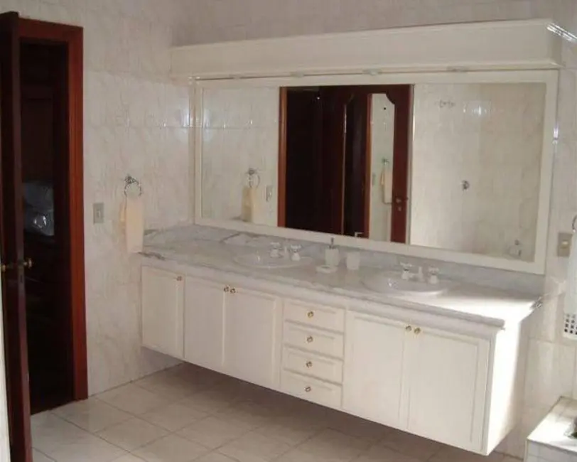 Casa com 4 quartos à venda e para alugar, 450m2 em Alphaville Residencial Dois, Barueri - SP - imagem 6 Foto 6 de Casa com 4 quartos à venda e para alugar, 450m2 em Alphaville Residencial Dois, Barueri - SP