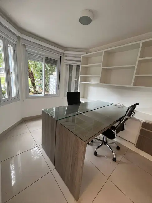 Casa com 3 quartos para alugar, 360m2 em Alphaville, Santana De Parnaiba - SP - imagem 2 Foto 2 de Casa com 3 quartos para alugar, 360m2 em Alphaville, Santana De Parnaiba - SP