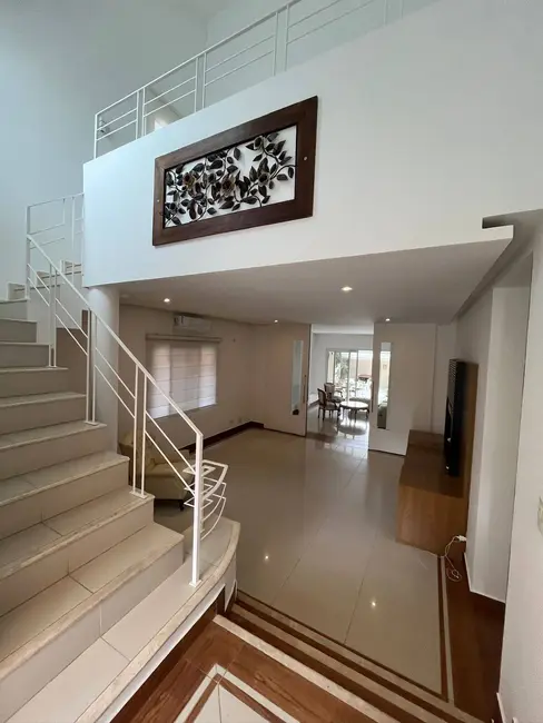 Casa com 3 quartos para alugar, 360m2 em Alphaville, Santana De Parnaiba - SP - imagem 1 Foto 1 de Casa com 3 quartos para alugar, 360m2 em Alphaville, Santana De Parnaiba - SP