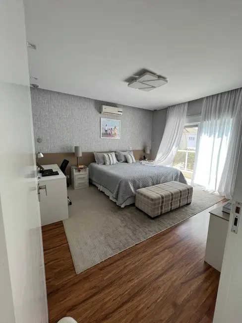 Foto 2 de Casa com 4 quartos para alugar em Alphaville, Santana De Parnaiba - SP