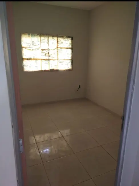 Foto 2 de Casa com 2 quartos à venda, 220m2 em Esmeraldas - MG