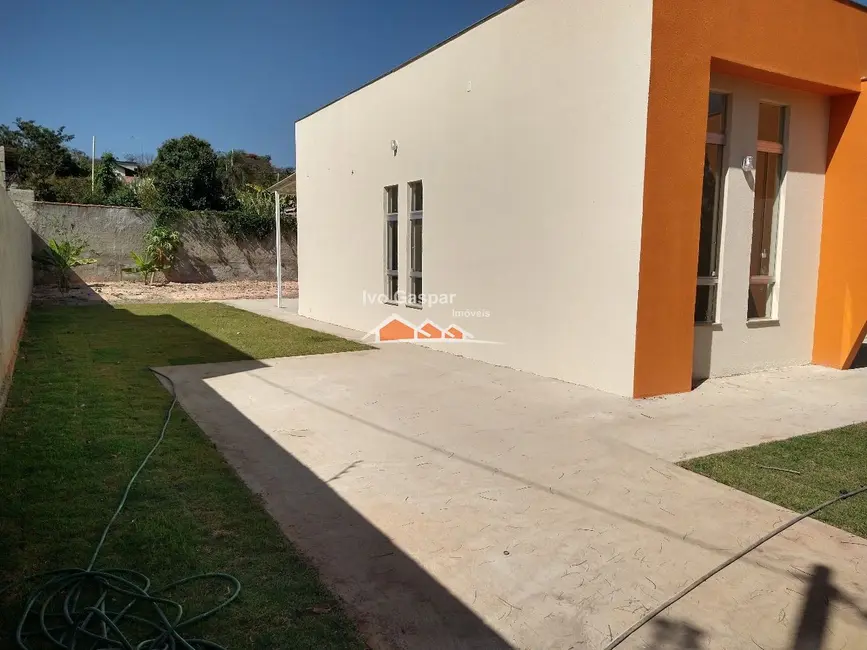 Foto 1 de Casa com 3 quartos à venda, 450m2 em Esmeraldas - MG