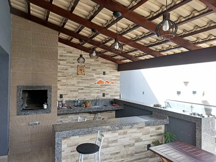 Casa com 5 quartos à venda, 200m2 em Centro, Esmeraldas - MG - imagem 3 Foto 3 de Casa com 5 quartos à venda, 200m2 em Centro, Esmeraldas - MG