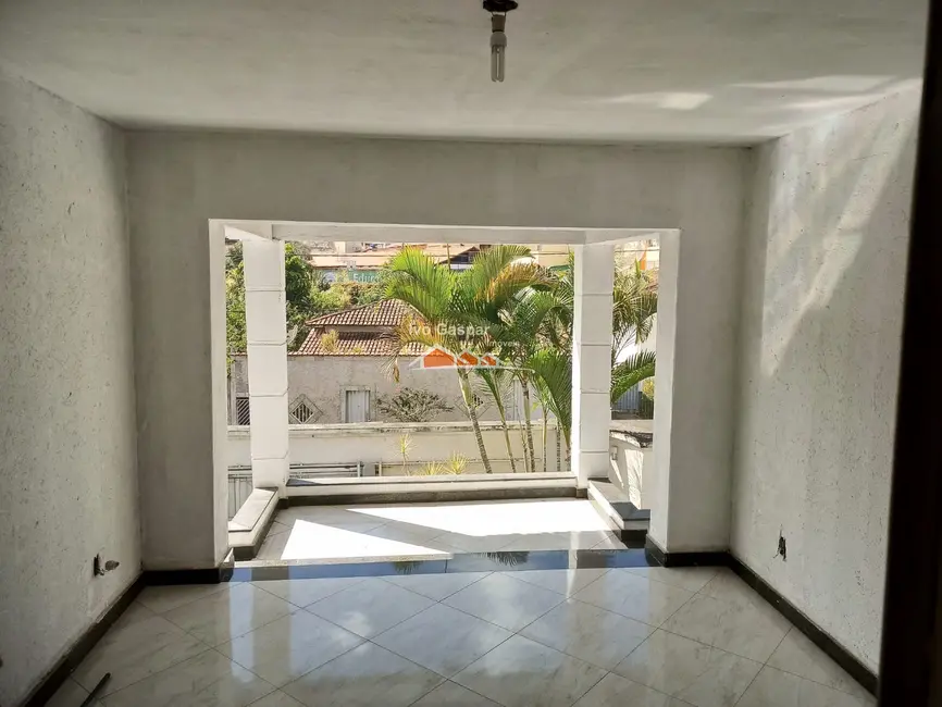 Casa com 5 quartos à venda, 200m2 em Centro, Esmeraldas - MG - imagem 5 Foto 5 de Casa com 5 quartos à venda, 200m2 em Centro, Esmeraldas - MG