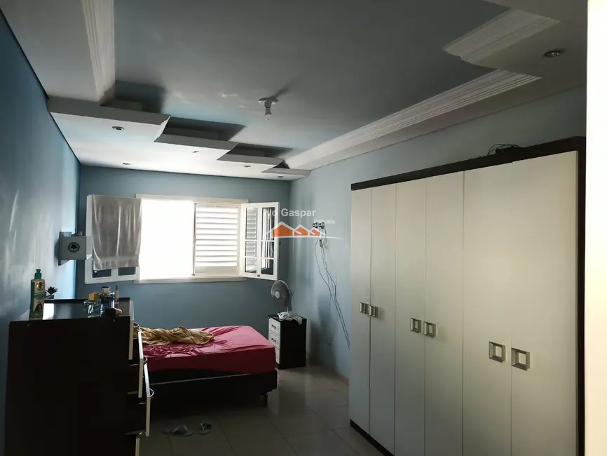 Casa com 5 quartos à venda, 200m2 em Centro, Esmeraldas - MG - imagem 8 Foto 8 de Casa com 5 quartos à venda, 200m2 em Centro, Esmeraldas - MG