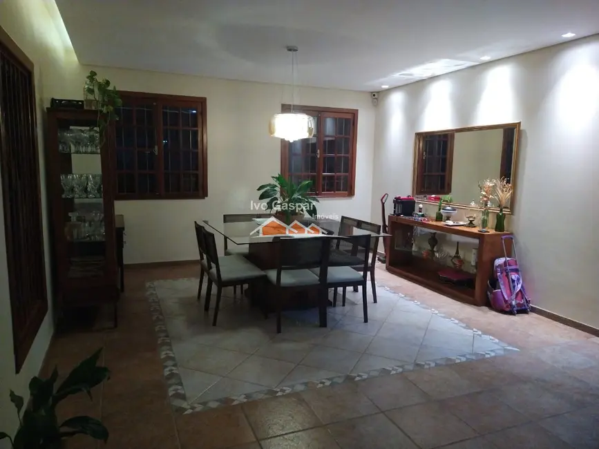 Casa com 5 quartos à venda, 300m2 em Esmeraldas - MG - imagem 4 Foto 4 de Casa com 5 quartos à venda, 300m2 em Esmeraldas - MG