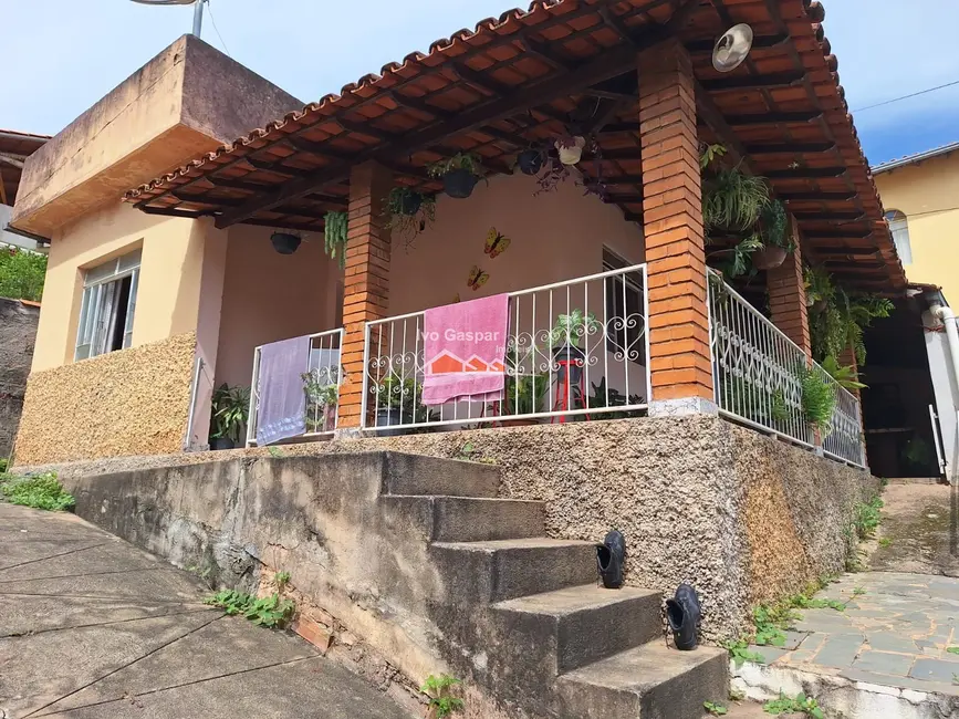 Foto 1 de Casa com 2 quartos à venda, 180m2 em Centro, Esmeraldas - MG