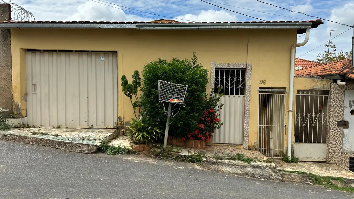 Foto 1 de Casa com 3 quartos à venda, 200m2 em Centro, Esmeraldas - MG