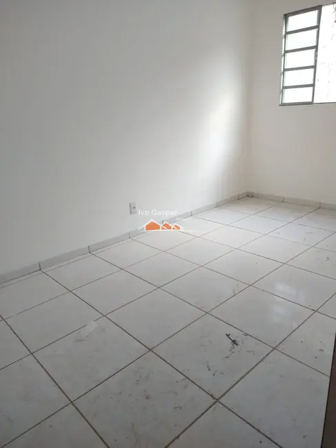 Foto 2 de Casa com 3 quartos à venda, 80m2 em Esmeraldas - MG