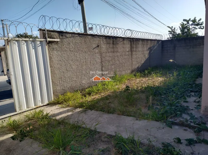 Foto 2 de Casa com 2 quartos à venda, 200m2 em Esmeraldas - MG