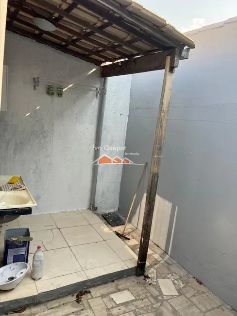 Foto 2 de Casa com 2 quartos à venda, 200m2 em Esmeraldas - MG