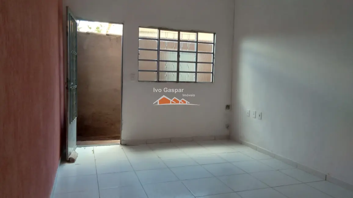 Foto 2 de Casa com 2 quartos à venda, 200m2 em Esmeraldas - MG