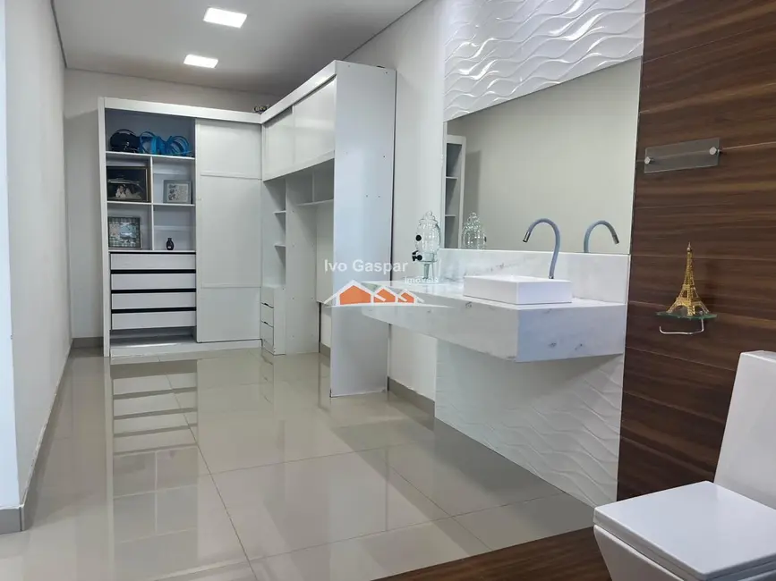 Casa com 4 quartos à venda, 450m2 em Esmeraldas - MG - imagem 3 Foto 3 de Casa com 4 quartos à venda, 450m2 em Esmeraldas - MG