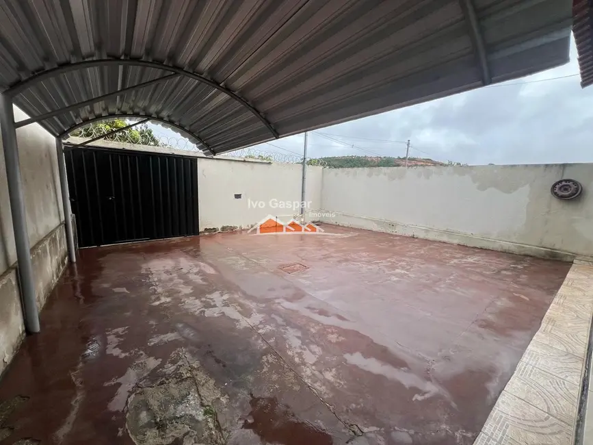 Foto 2 de Casa com 3 quartos à venda, 250m2 em Esmeraldas - MG