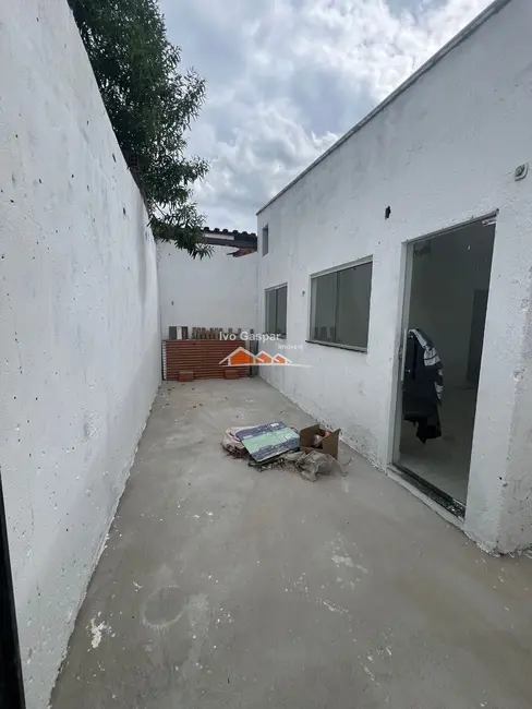 Foto 2 de Casa com 2 quartos à venda, 180m2 em Esmeraldas - MG