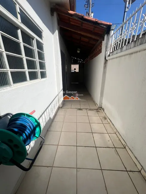 Foto 1 de Casa com 4 quartos à venda, 450m2 em Centro, Esmeraldas - MG