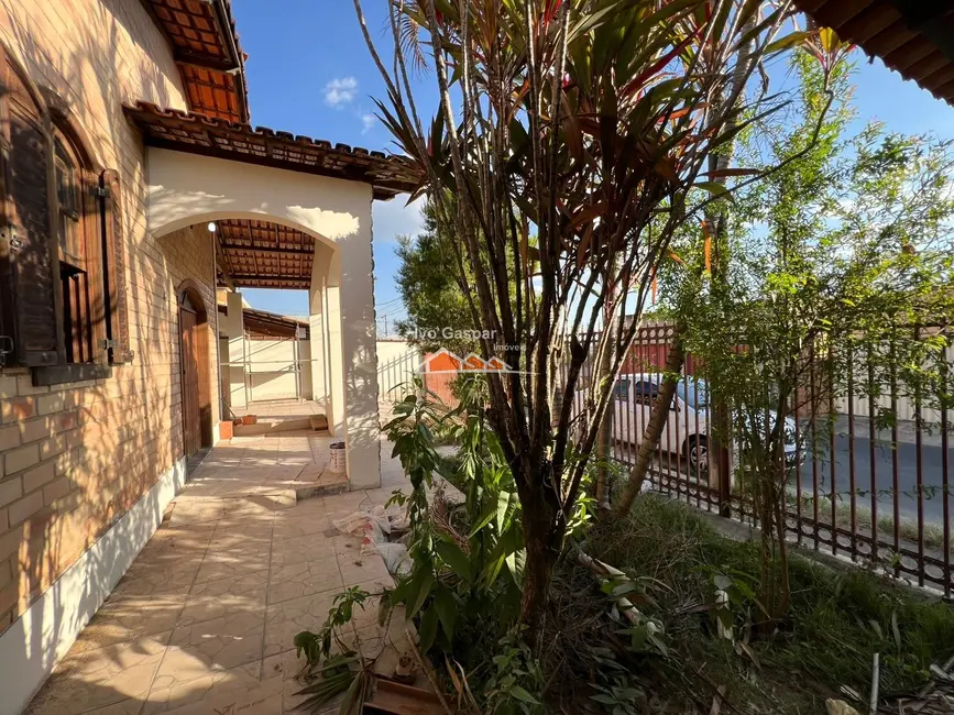 Casa com 4 quartos à venda, 450m2 em Centro, Esmeraldas - MG - imagem 1 Foto 1 de Casa com 4 quartos à venda, 450m2 em Centro, Esmeraldas - MG