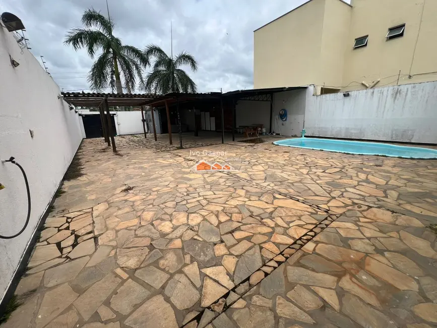 Foto 3 de Casa com 2 quartos à venda, 450m2 em Esmeraldas - MG