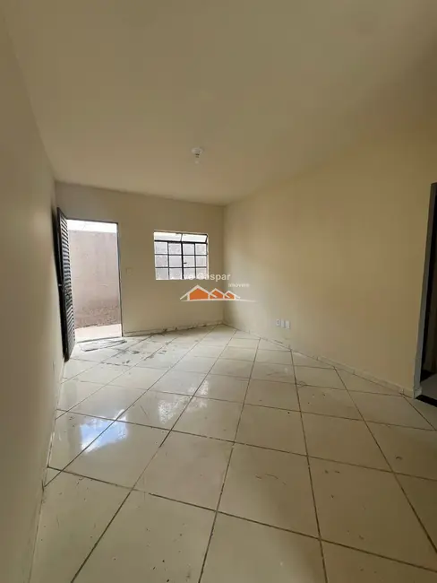 Foto 2 de Casa com 2 quartos à venda, 180m2 em Esmeraldas - MG