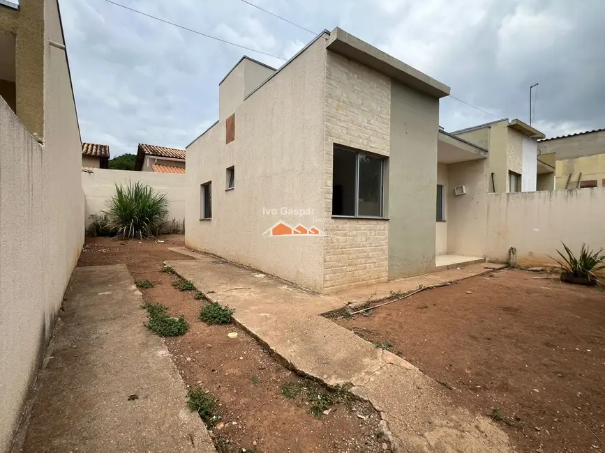 Foto 2 de Casa com 2 quartos à venda, 220m2 em Esmeraldas - MG