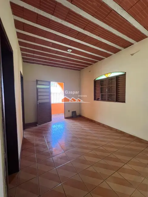 Foto 2 de Casa com 3 quartos à venda, 100m2 em Centro, Esmeraldas - MG