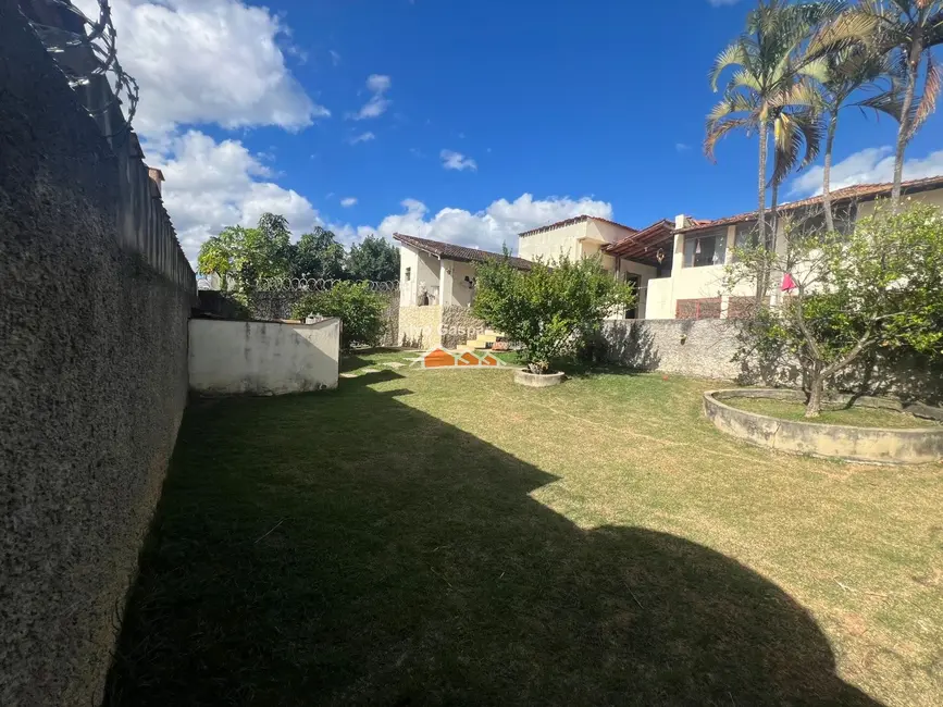 Casa com 3 quartos à venda, 450m2 em Esmeraldas - MG - imagem 2 Foto 2 de Casa com 3 quartos à venda, 450m2 em Esmeraldas - MG