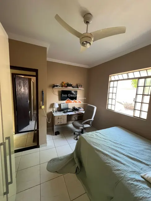 Foto 4 de Casa com 3 quartos à venda, 80m2 em Centro, Esmeraldas - MG