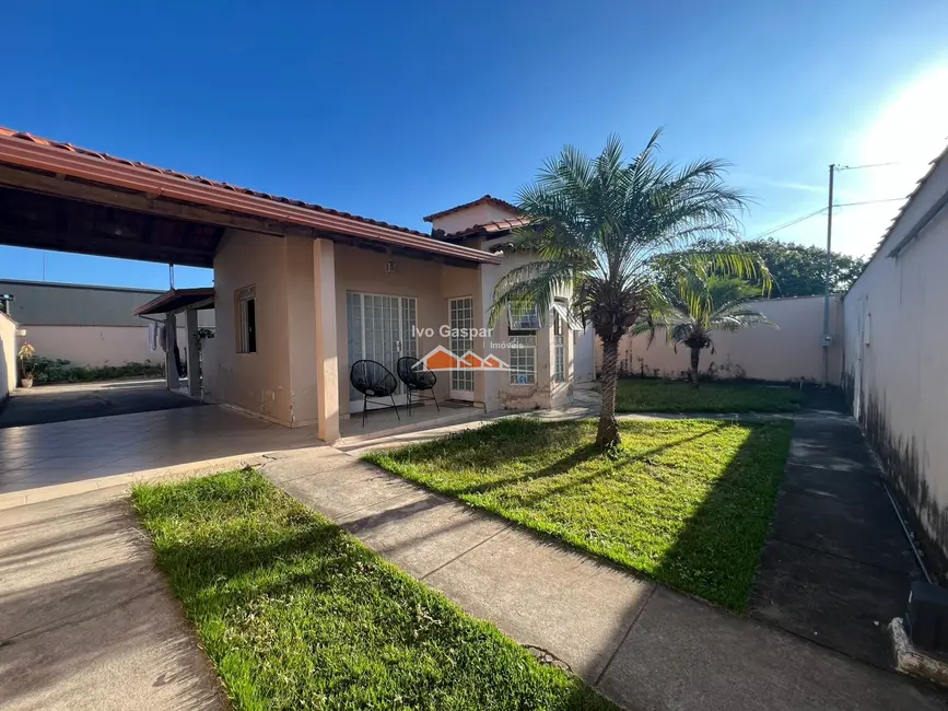 Foto 2 de Casa com 3 quartos à venda, 80m2 em Centro, Esmeraldas - MG
